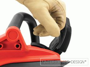 Advantages and features of the chain-saw inclusion lock function