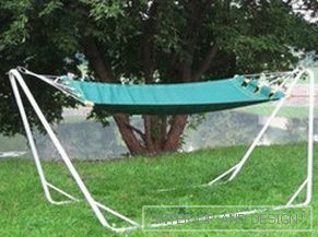 Collapsible frame for a hammock
