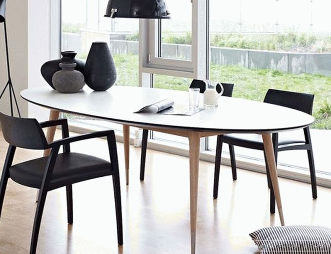 Oval-shaped dining table - 5
