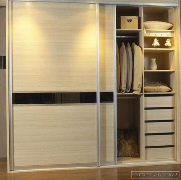 Tips for choosing a quality wardrobe in the hallway