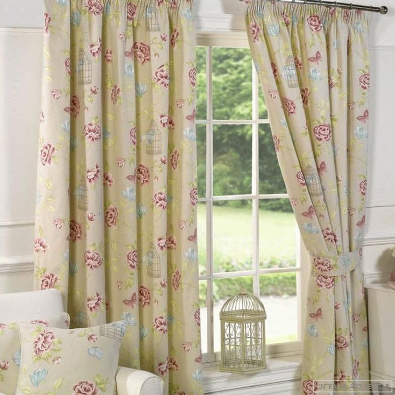 Vintage curtains in the living room 1