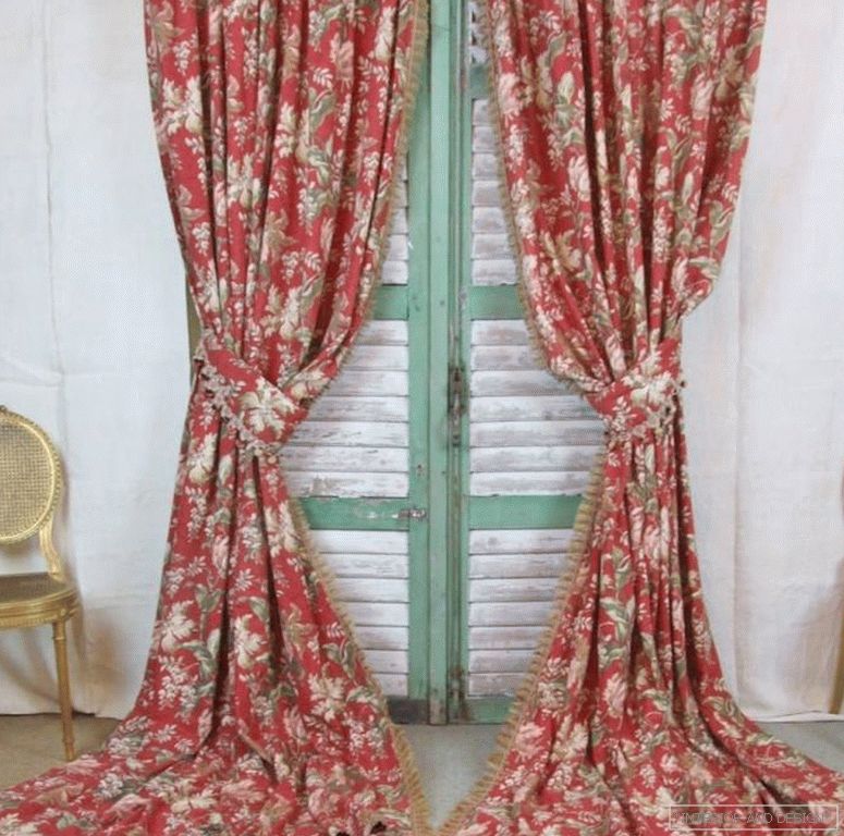 Vintage curtains in the living room 3