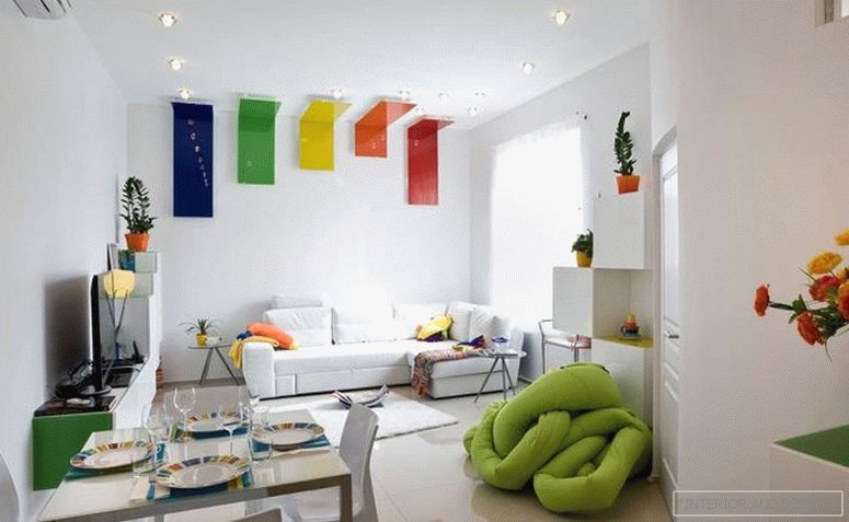 The combination of colors in the interior 10